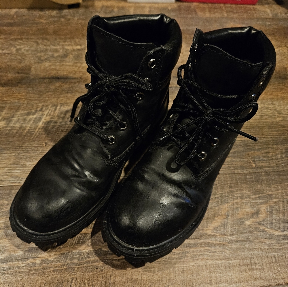Black Combat Moto Boots with Rugged Design